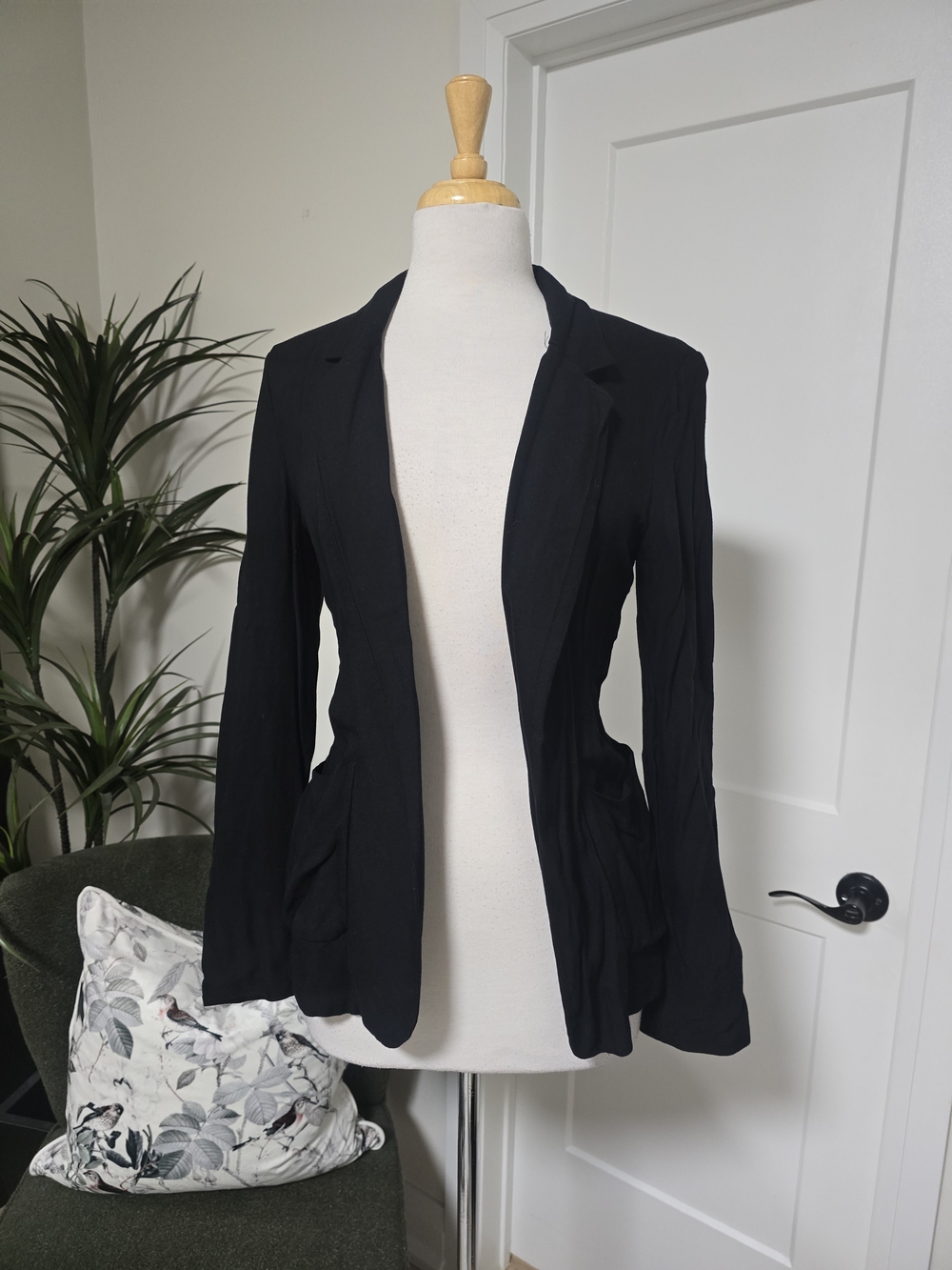 Aritzia Black Open-Front Women's Blazer